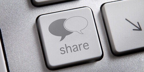 6-factors-to-include-in-a-facebook-advertisement_ keyboard share button for Facebook advertisements