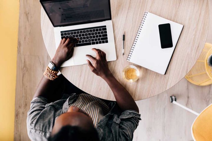 a day in the life of a copywriter copywriter sitting at desk working