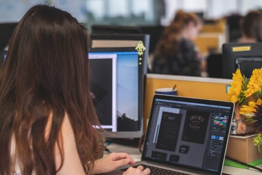 job seeker tips when applying to design jobs graphic designer working in design software building portfolio