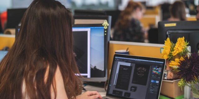 job seeker tips when applying to design jobs graphic designer working in design software building portfolio