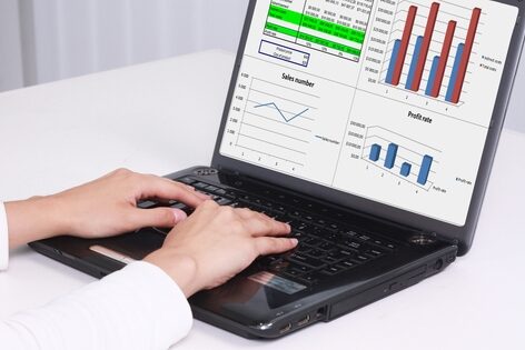 Web design trends that will dominate 2014 computer with graphs and charts on it