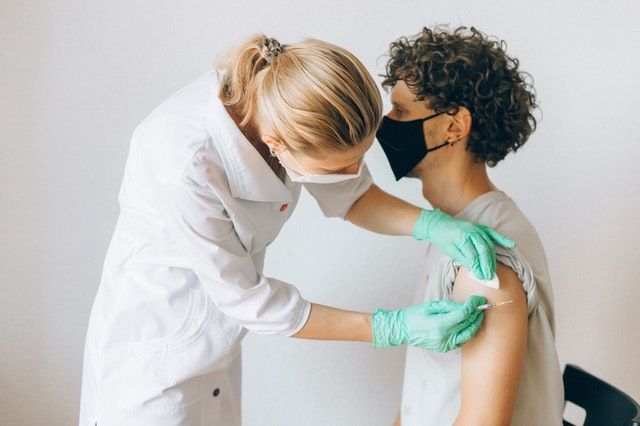employer guidance on handling the covid-19 vaccine medical professional administering the covid-19 vaccine