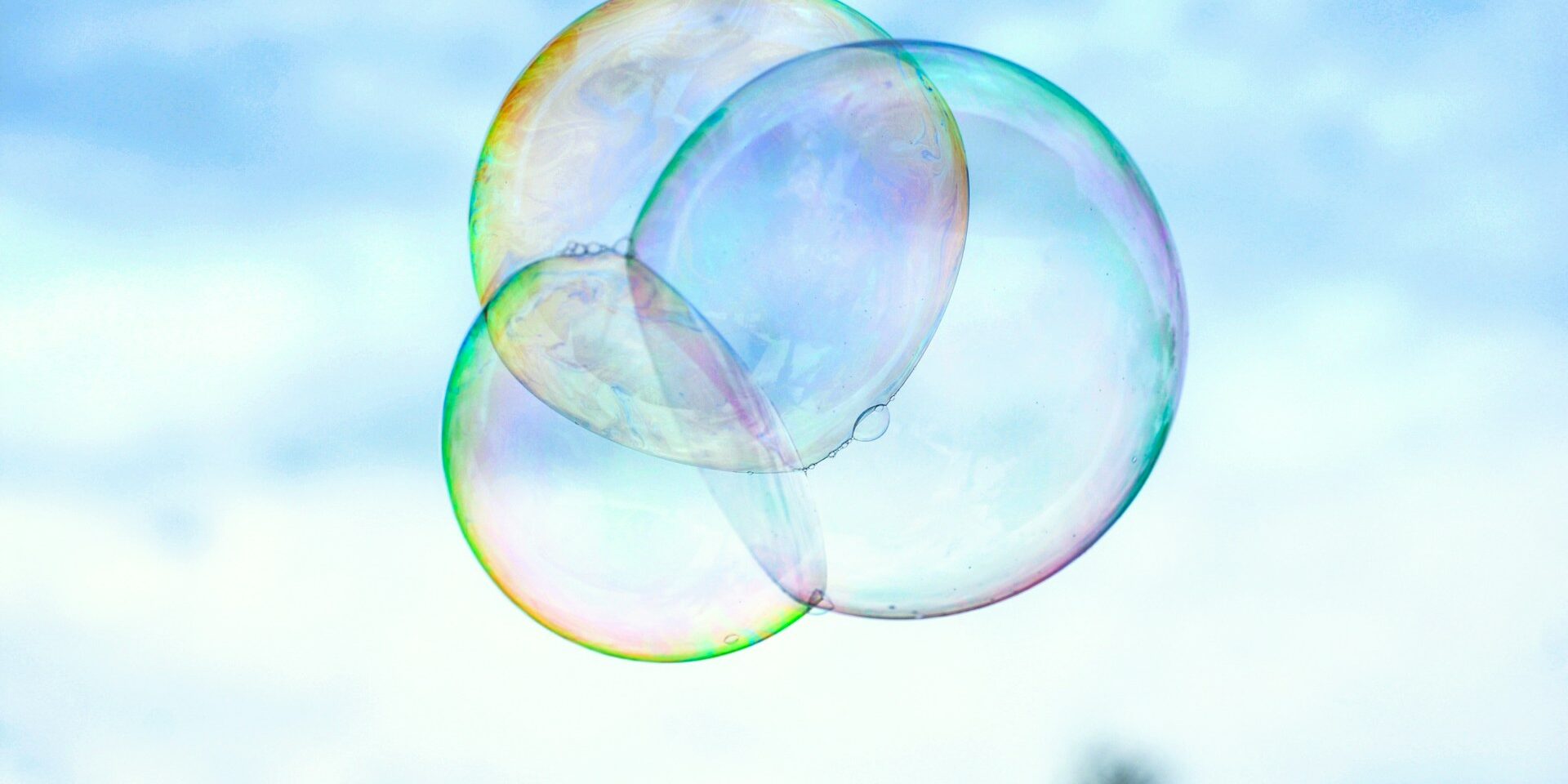 hybrid talent – hiring for cross-functional skills bubbles overlapping showing and conveying cross-functional skills